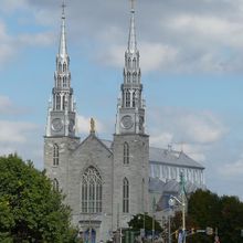 La Basilique-cathédrale Notre-Dame d'Ottawa...