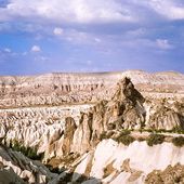 Perdez-vous dans l'immensité de l'Anatolie, cette région faite de roches et de montagnes qui domine la Turquie