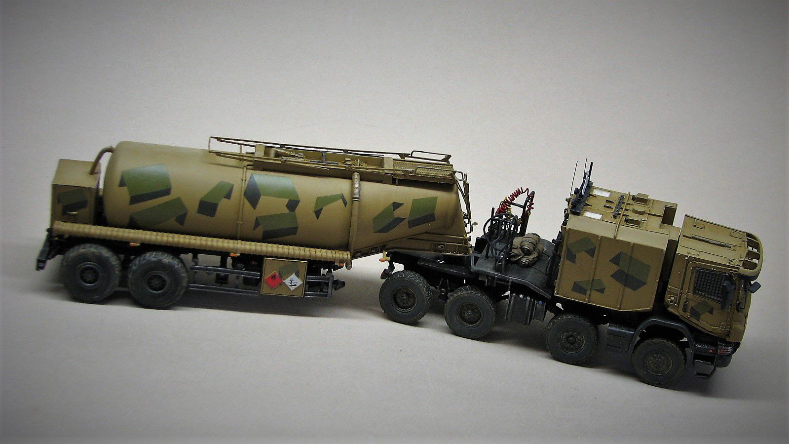 Camion citerne Scania CaRaPACE au 1/48 (Master Fighter) 