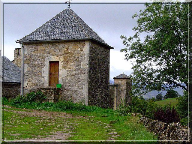 Diaporama église fortifiée et château de Buzeins