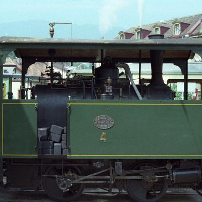 tram à vapeur avec la 121