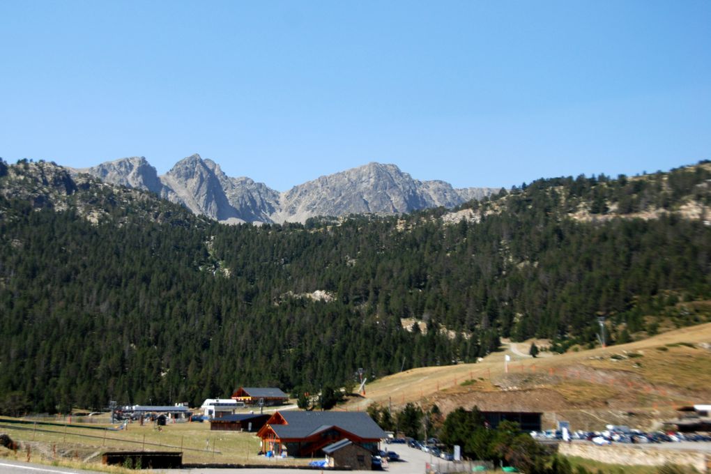 Etapes au Col Envalira 2408m ; Canillo ;  Ville Encamp ; Col Cortals 2083m ; Station Grau Roig ; Pas de la Case (escale )