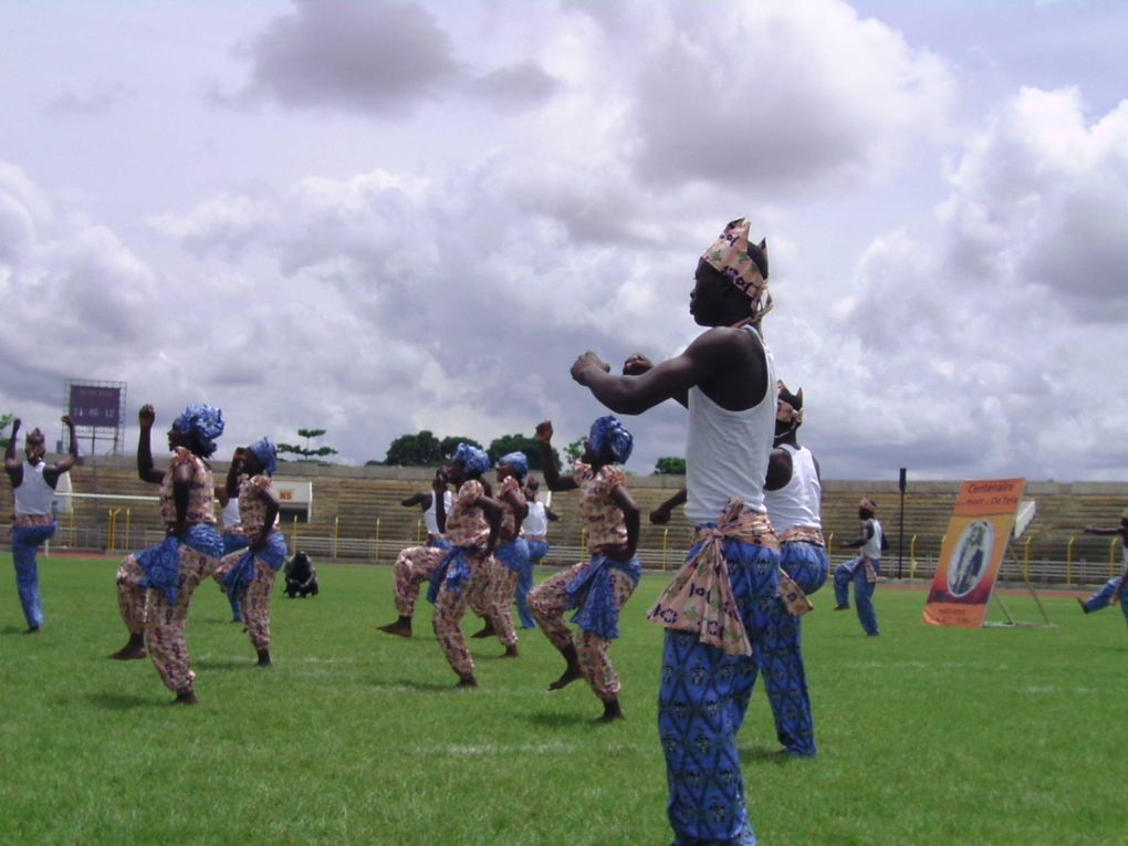 Après Abomey qui a célébré le centenaire de la mort du roi Béhanzin en 2006, c’est le tour de la ville de Porto-Novo de commémorer le centenaire de la mort de son souverain, le roi Toffa (1908-2008) du 26 Avril au 2 Mai 2010 à Porto- Novo.