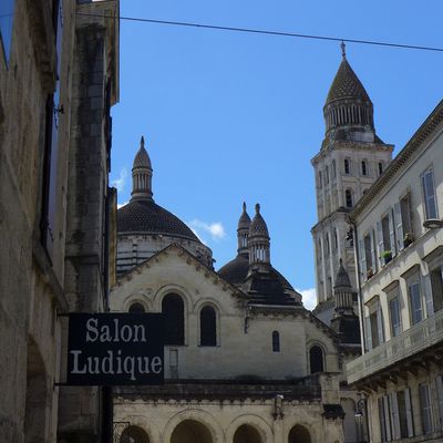 La cathédrale Saint-Front à Périgueux : l'extérieur...