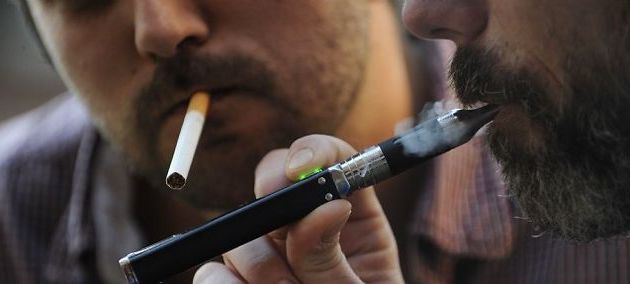 Une année de vapotage est moins dangereux qu’un seul jour de tabac