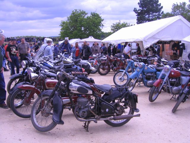 Photos padoocks
Coupes Moto-Legende 2013 
Dijon Prenois
Démonstration piste motos et sides