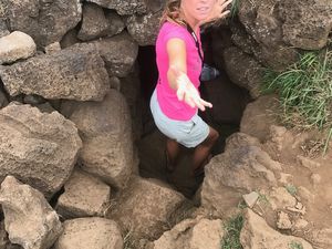 Le tunnel de lave s'ouvrant sur le Motu Tautara.