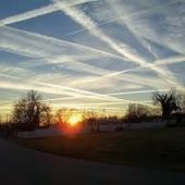 Un biochimiste explique les concoctions qu'il a participé à mettre au point destinées à l'épandage aérien (chemtrail) - MOINS de BIENS PLUS de LIENS