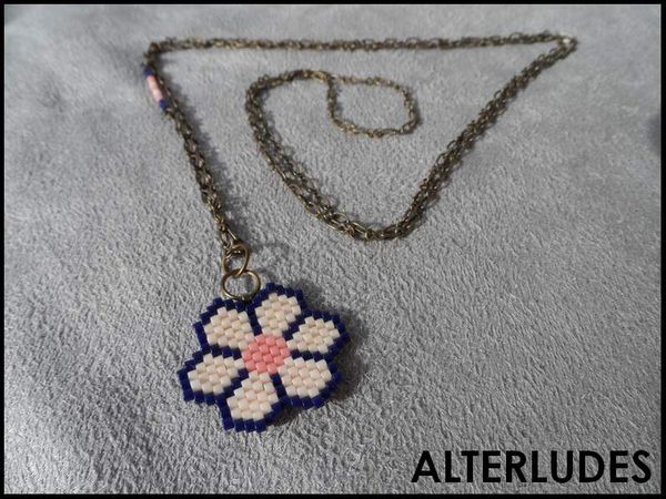 Collier - Fleur - Camélia - Rose, beige et bleu marine - Sur commande - 15€