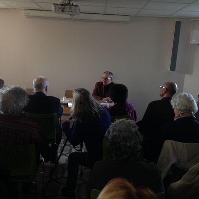 Des dizaines de personnes sont venues écouter Jacques Sémelin à la Maternité.
