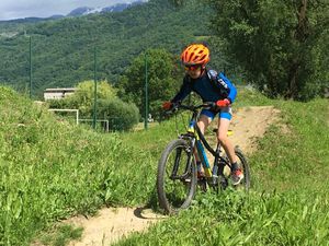 Les U12 U14 en VTT mode freeride...