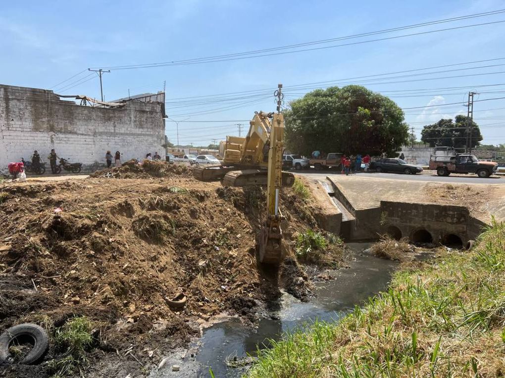 En Libertador adelantan limpieza de 35 km de caños y quebradas previo a la temporada de lluvias durante abril 2024