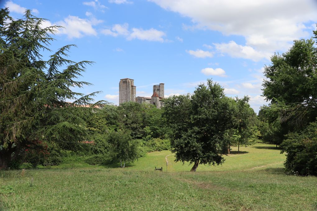 La Romieu, plus beau village de France 1. Le village