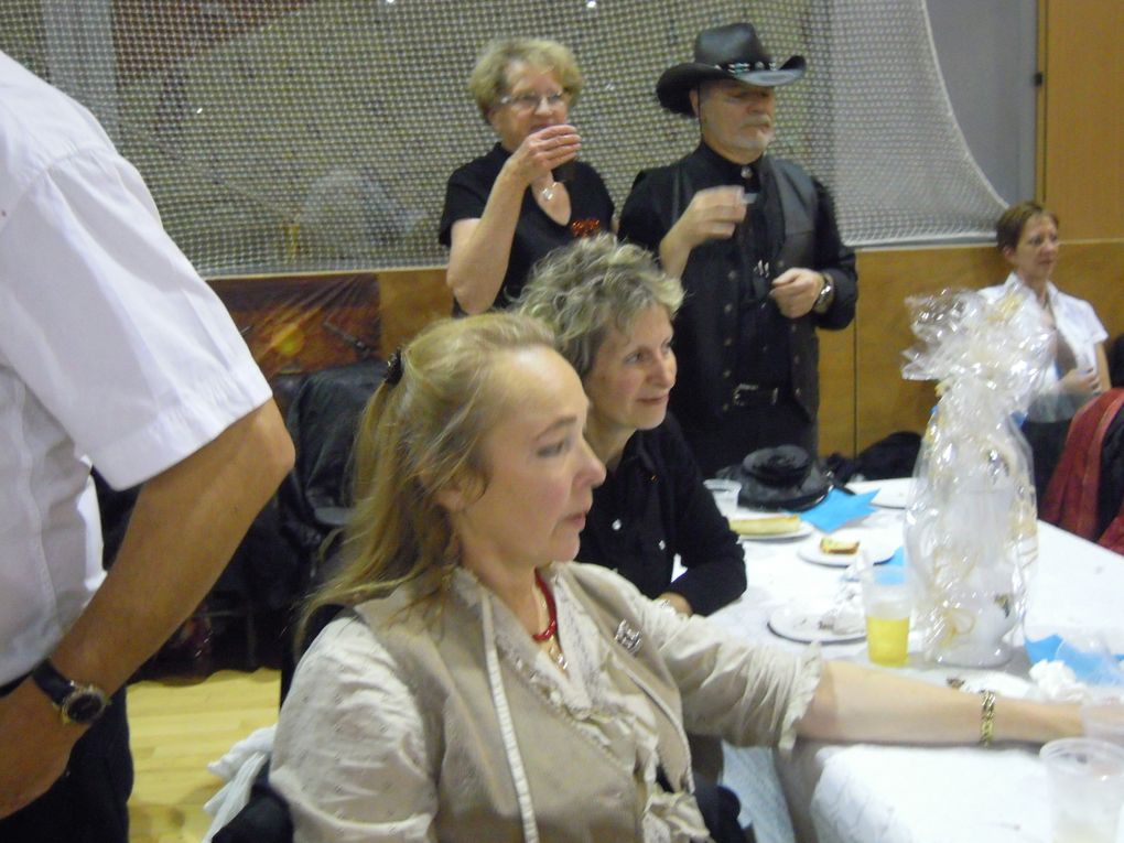 Le Bal du TELETHON organisé par Nadine et les CRAZY BOOTS COUNTRY, animé par Brigitte et CADANCE