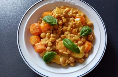Curry pois chiches carottes et courgettes