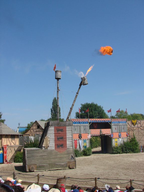 photos du puy du fou, le bal des oiseaux fantômes, mousquetaire du richelieu, vikings et le fort de lan mil, la cité médievale, la vallée fleurie...