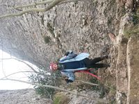 Quelques idées des Flancs de Montserrat (+précisions des Chappelles/Ermites). Un grimpeur sur un des versants, Louise dans les escaliers tordus, En haut du pic Sant Jeroni (+crêche???) Puis au long du chemin du retour 