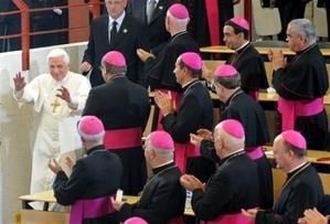 Accents de fermeté de Benoît XVI à Lourdes