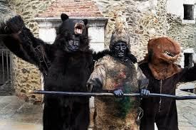  Fête de l'OURS ! Un rituel initiatique préhistorique ! Les (faux) Ours envahiront les Villages du Sud-Ouest de la France du 3 février au 3 mars 2019 !