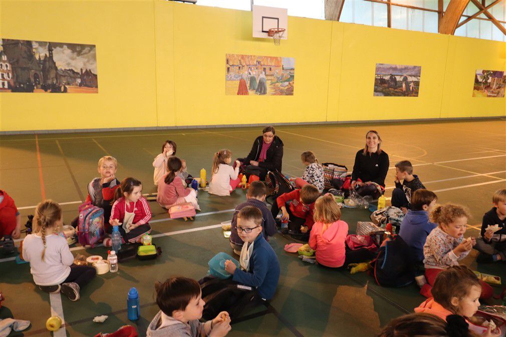 Rencontre sportive en maternelle