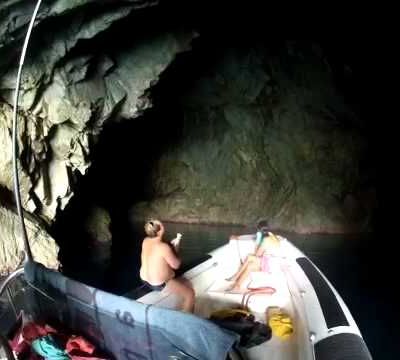 6 plaisanciers en semi-rigide bloqués dans la grotte des veaux marins près de Calvi Corse