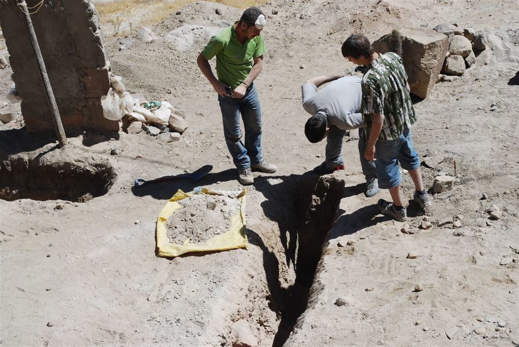 Arequipa : la ville, ses faubourgs, les deux Crèches pour les enfants de mères abandonnées par leur mari, et l'action des bénévoles venus de Bretagne...