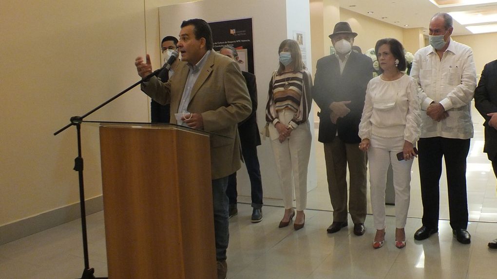 Mirian Perales expone sátira de José Rafael Pocaterra en imágenes y en honor a Valencia en el Hesperia WTC 