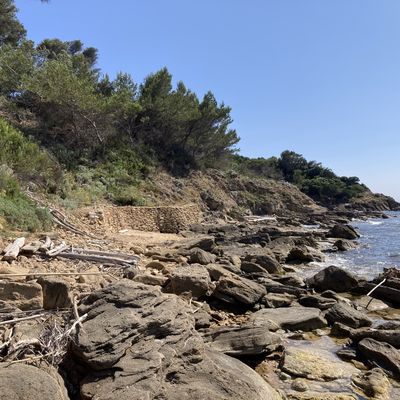 Vers la plage des Grottes