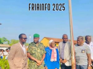 APRES LE SUCCES DE SA KERMESSE, LE LYCEE AMILCAR CABRAL DE FRIA OVATIONNE SON PARRAIN !