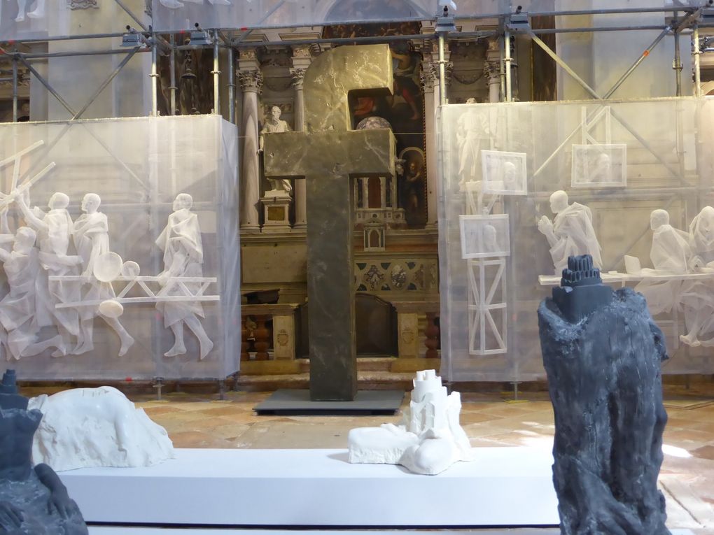 Recycle Group, Conversion, Chiesa di Sant'Antonin, Venise © Le Curieux des arts Antoine Prodhomme. Événement collatéral de la 56ème exposition Internationale d'Art - la Biennale di Venezia. 8 mai et octobre 2015