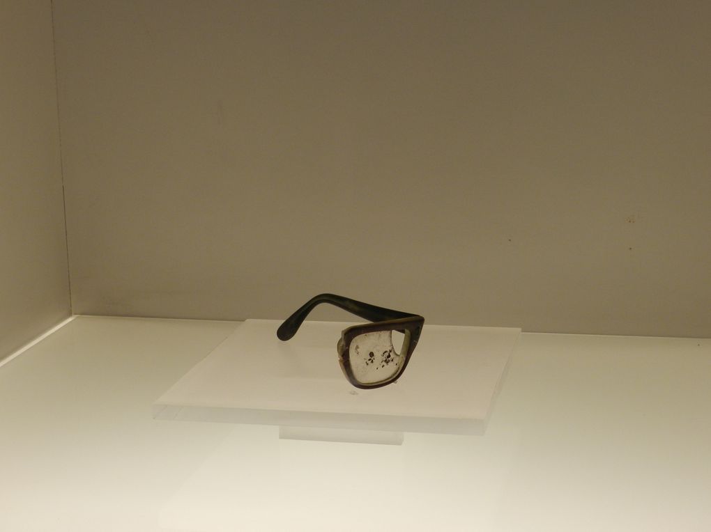 Dans le musée historique de Santiago, on peut voir une des dernières traces de l'ancien président Salvador Allend, un morceau de ses célèbres lunettes.
