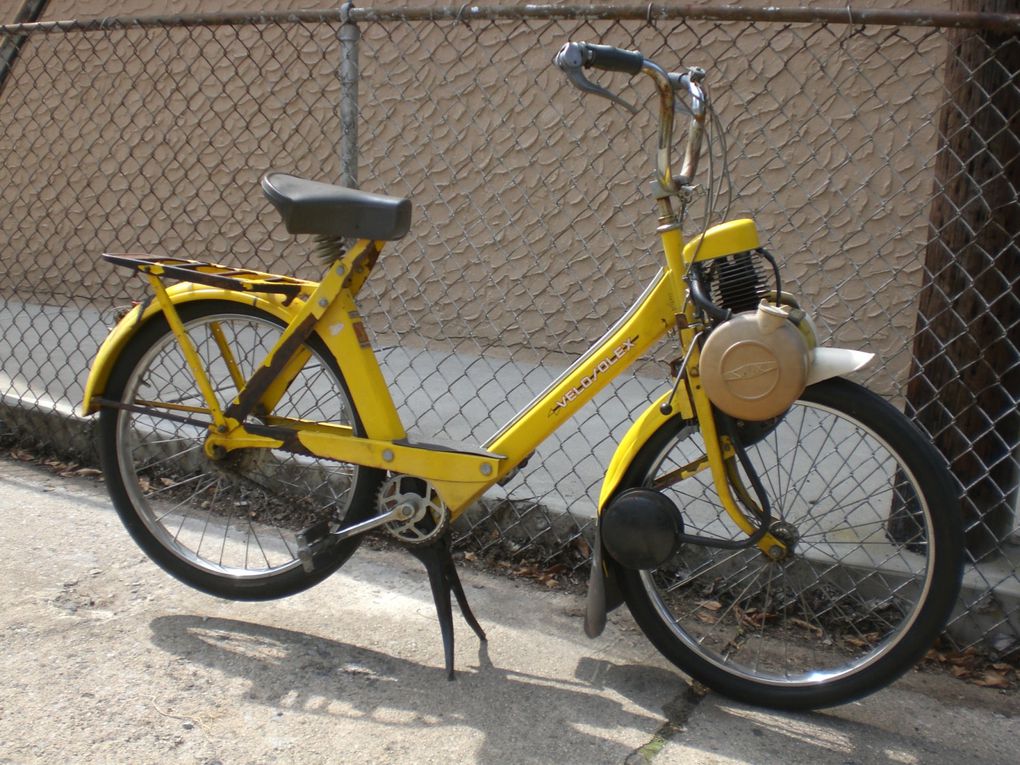 Leo's yellow 1974 Velosolex 4600 Orange County, NY, USA