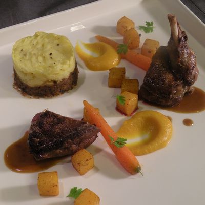 Magret de colvert cuit sur le coffre, cuisses en parmentier au wakamé,potiron et carottes en 2 textures