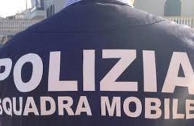 BENEVENTO NEWS Droga sotto una panchina, cerca di ingoiare tre cipollotti di cocaina: arrestato Benevento. in carcere un 26enne fermato dalla Mobile