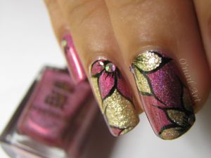 Fleurs vernis sur "Honey Ryder" de OPI et "Briar Rose" de A England