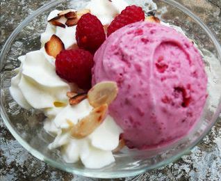 GLACE A LA FRAMBOiSE