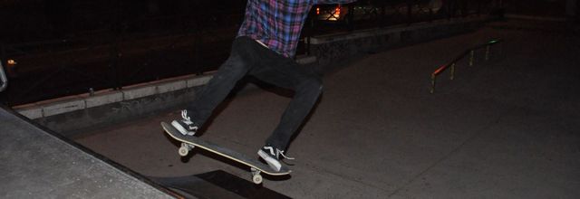 yann levasseur alias le spectre, un skateur et musicien de talent français qui met du noir dans l'electro-pop