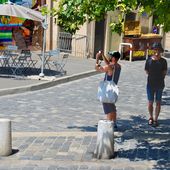 Le Panier, Marseille : Street Art et chapeaux assortis 🧢🌞🌈 - Street Art and matching hats 🧢🌞🌈 #StaySafe #WearAMask #SortezCouverts #MasqueObligatoire #Coronavirus #RedZone #ZoneRouge #SecondWave #DeuxièmeVague 😷 (10/02/2020, actualisé le 26/08/2020) - Mes Photos, My Photos, Marseille (copyright Jean Rossignol)