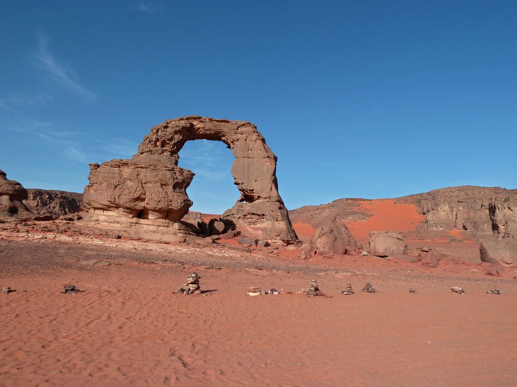 TREK D'UNE SEMAINE DANS LE MASSIF DE LA TADRART - DEFILEMENT DES COULEURS - SAHARA ALGERIEN - SUD EST (NOVEMBRE 2010)