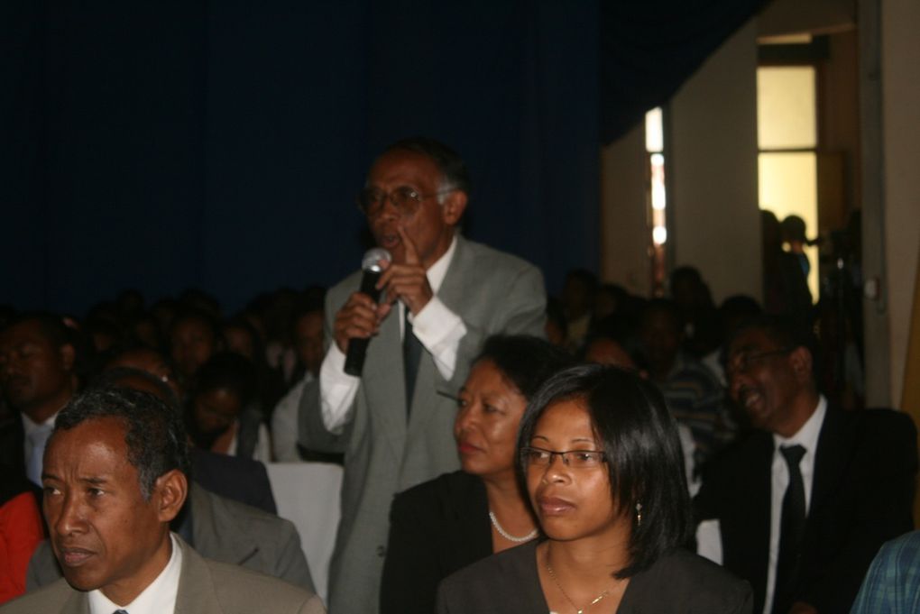 Journée mondiale de la Liberté de presse. Débat au Collège Saint-Michel d'Amparibe avec les 107 étudiants de la filière Communication et journalisme. Photos : Jeannot Ramambazafy & Andry Rakotonirainy