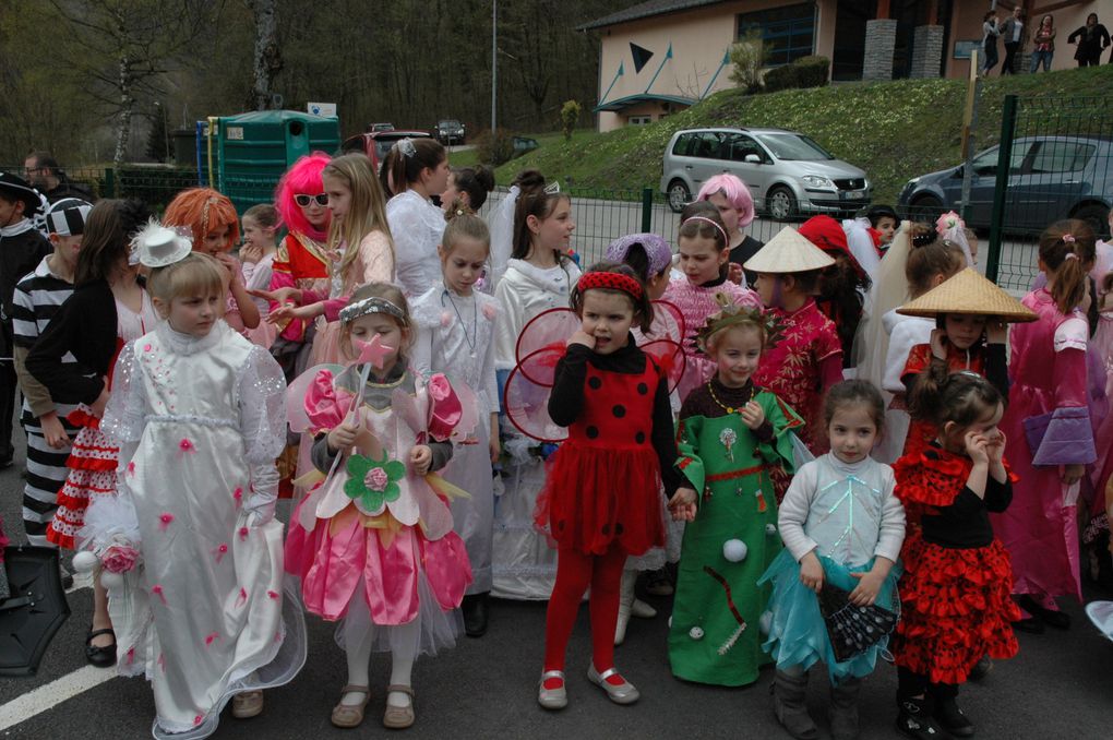 Préparation au carnaval à Rognaix le 12 avril 2013