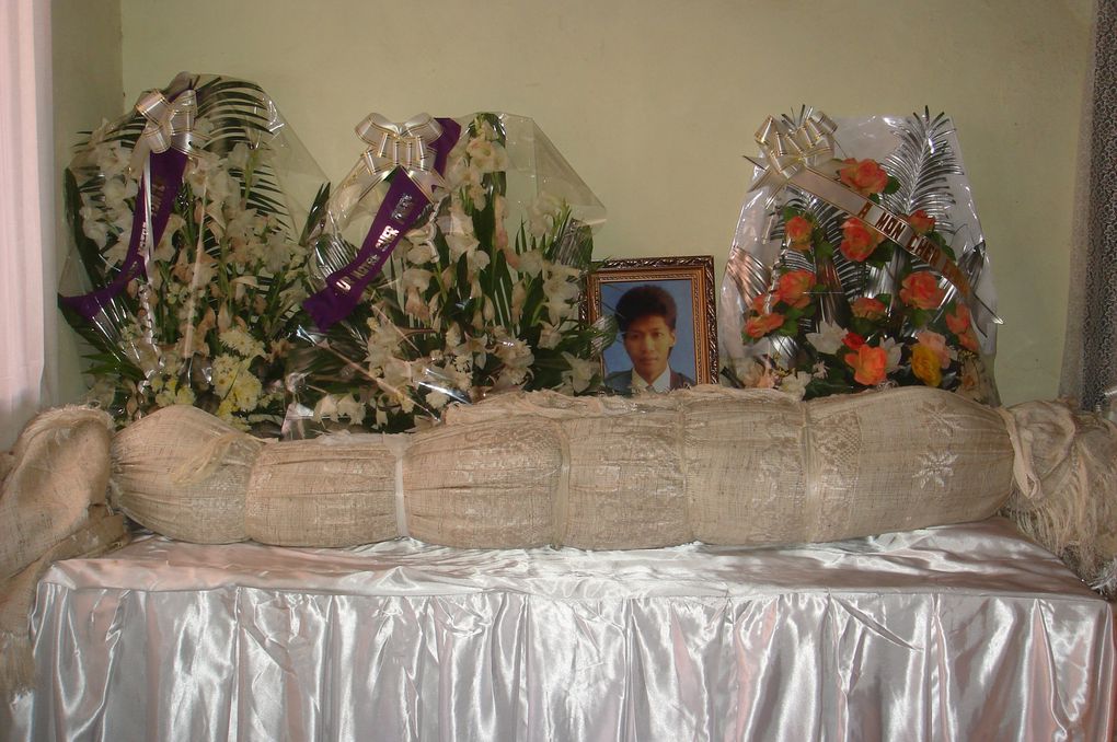 13 avril 2011. Quelques photos de famille de ce jour où Alain Daniel Rakotoarivony a été enterré dans le tombeau familial d'Ambatoroka.