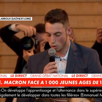 Ce jeune homme a bouleversé Emmanuel Macron et le public en osant parler publiquement de son handicap