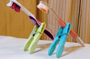 IDEE CREATION /SUPPORT BROSSE A DENTS