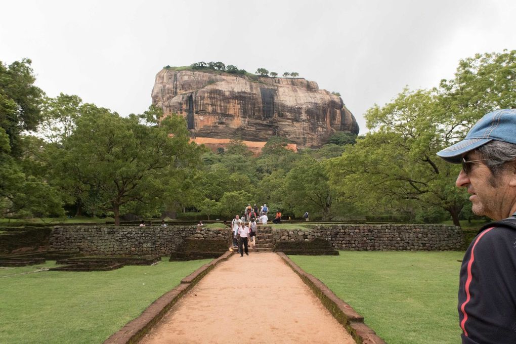 Des temples Boudhistes au Sri Lanka