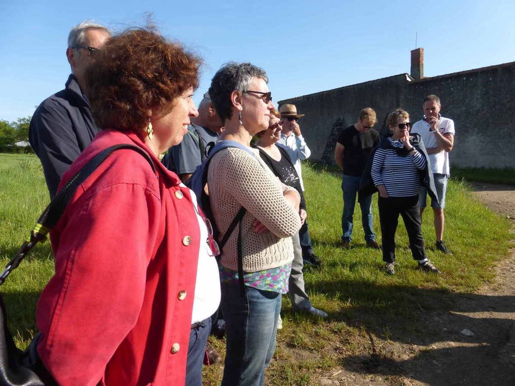 Les visiteurs écoutent attentivement les renseignements fournis pour le bon déroulement de la matinée