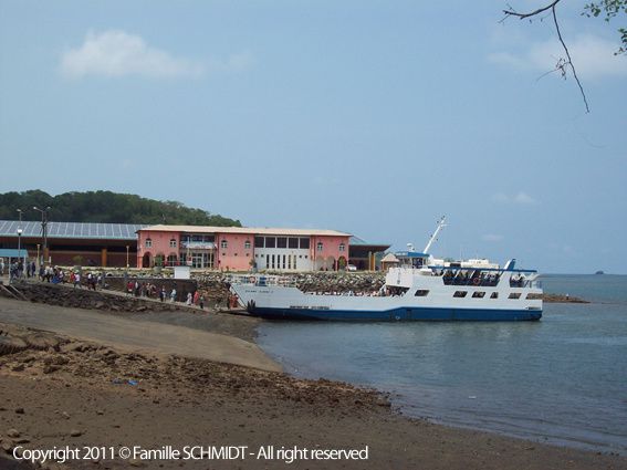 Vous visiterez sous ce dossier tous les villages et les belles plages de Mayotte