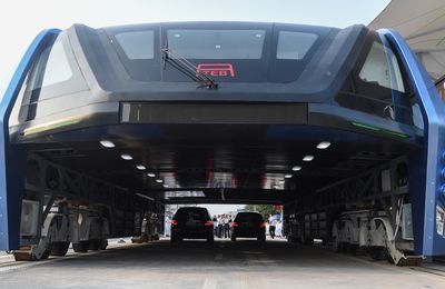 Le train passe par les appartements en Chine en conception intelligente