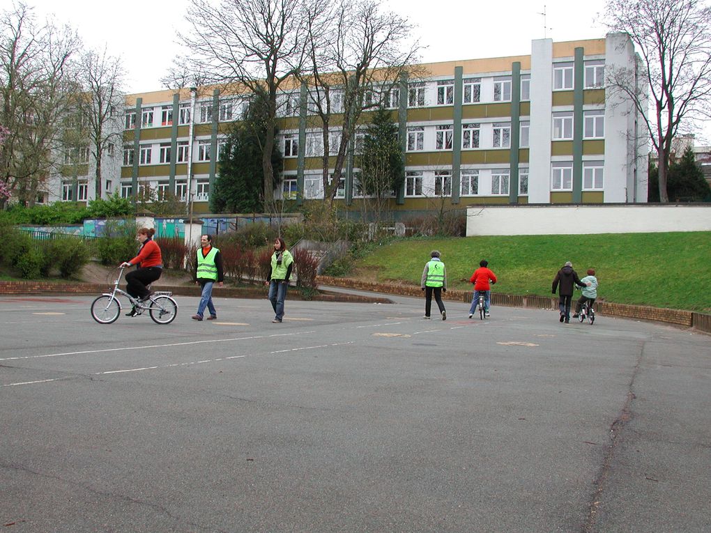 Après une séance de vélo-école, inauguration du local associatif prêté par la mairie.