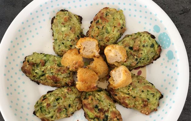 Assiette bébé à manger avec les doigts type DME : Croquettes de courgettes au thermomix et nuggets